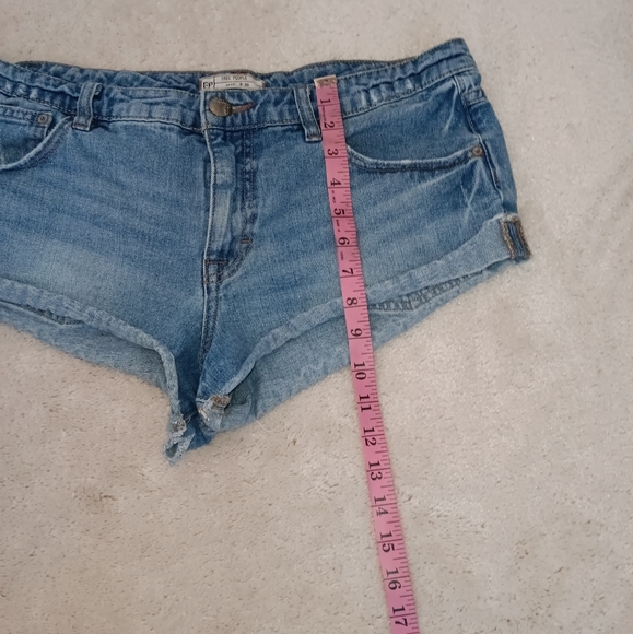 Free People ~ High Rise Distressed Denim Cutoff Cheeky Shorts, Size 29 - Picture 4 of 10